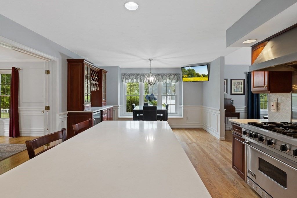 40 Gloria Dr
