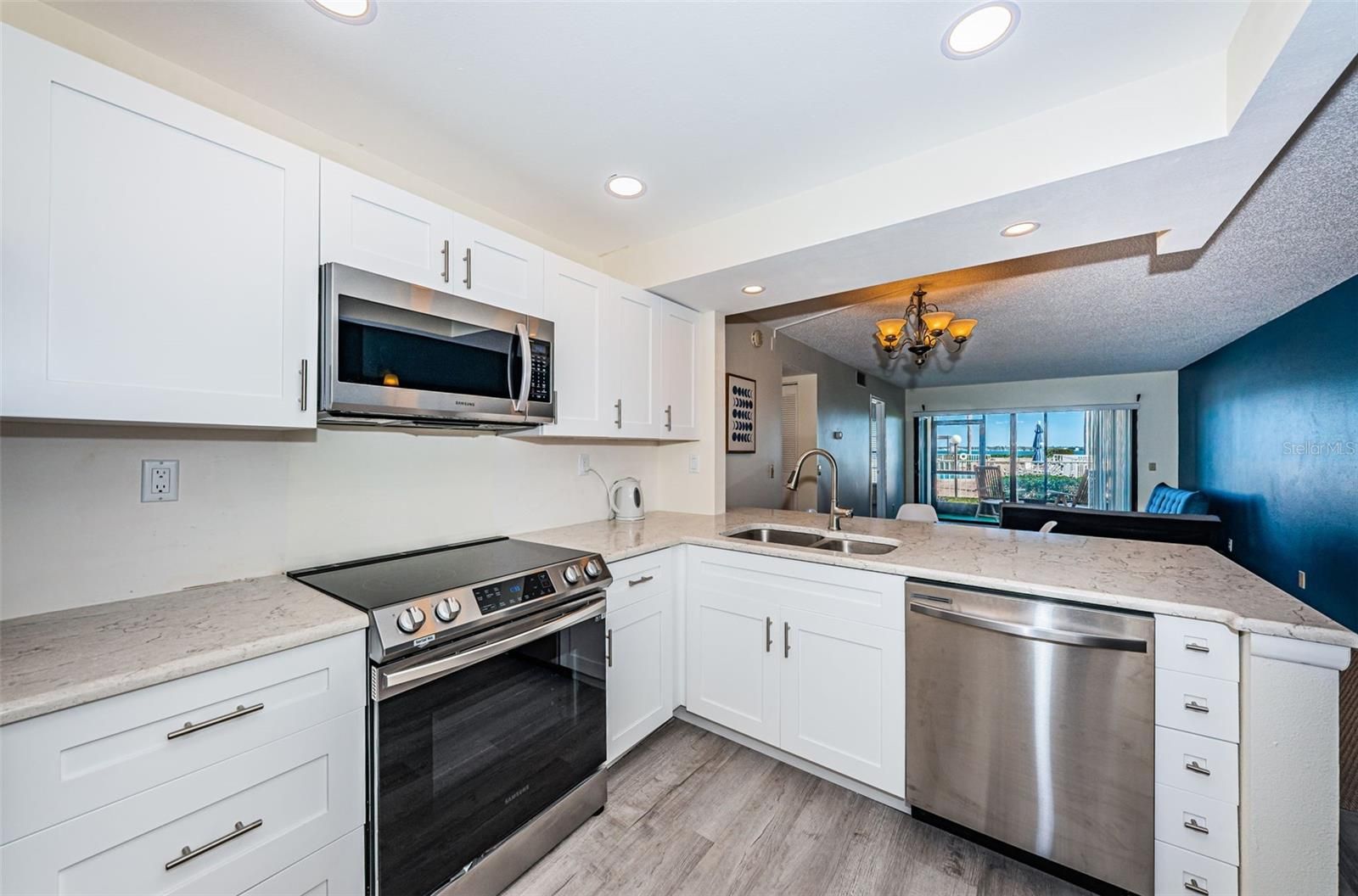 6177 Sun Boulevard
