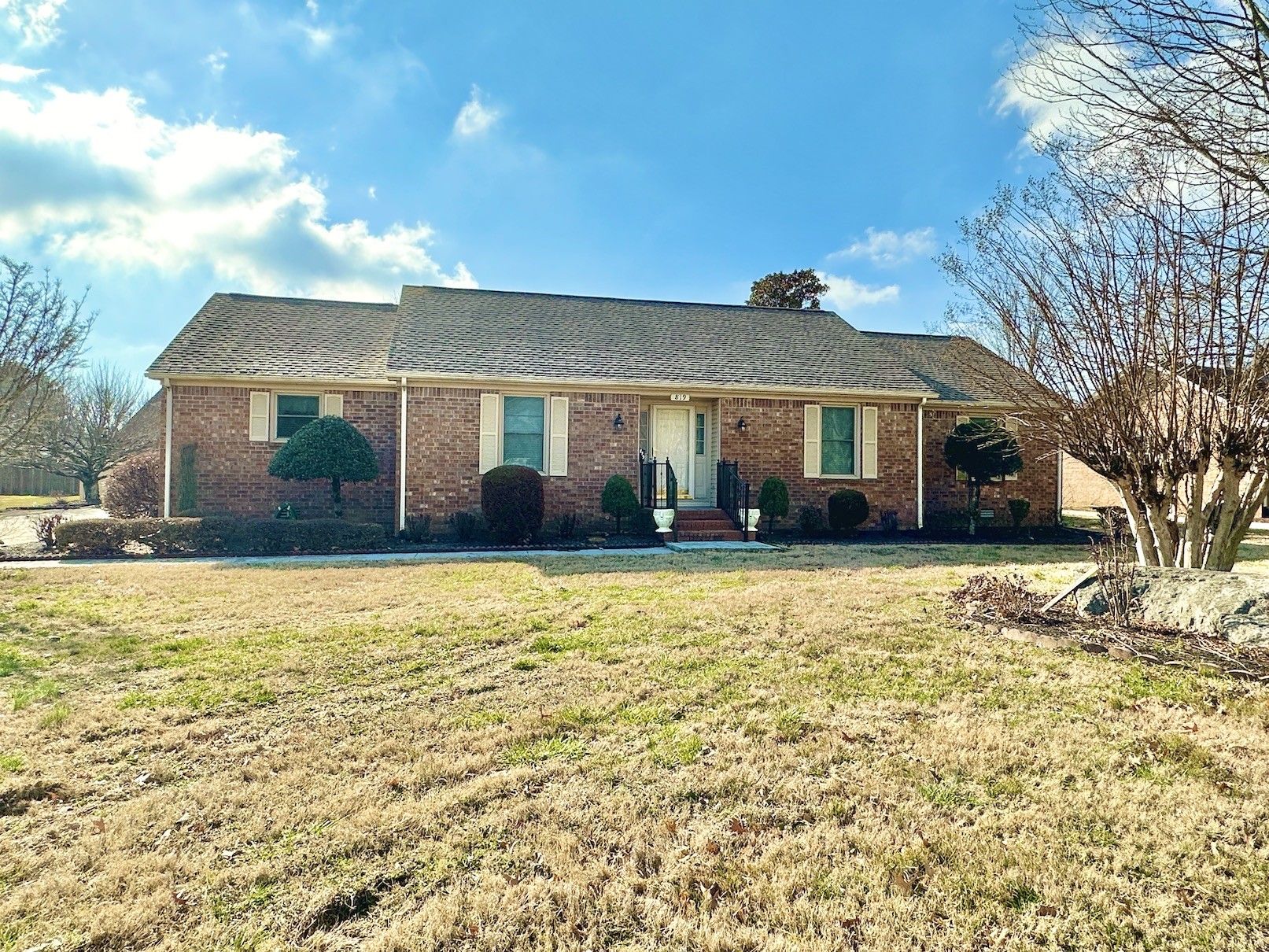 819 W Thompson Ln