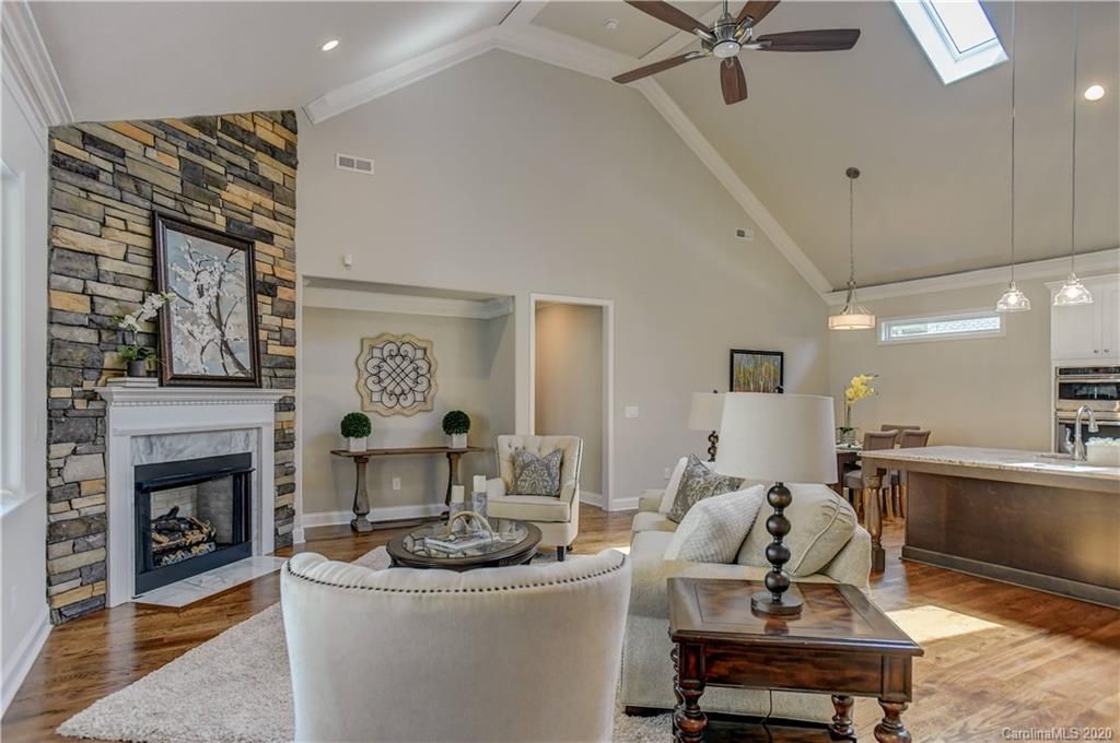 71 Spring Ridge Lane