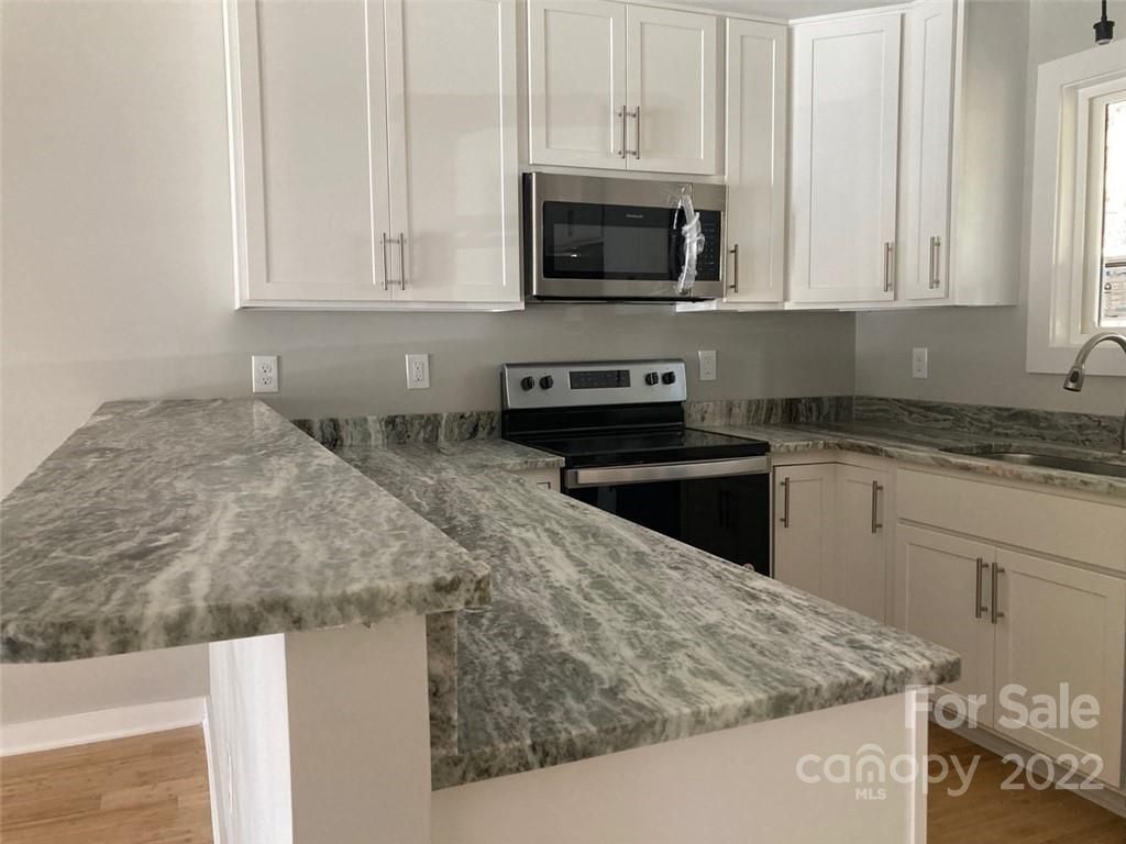 190 Simcoe Street