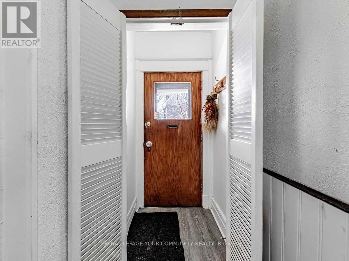 18 MALLON AVE