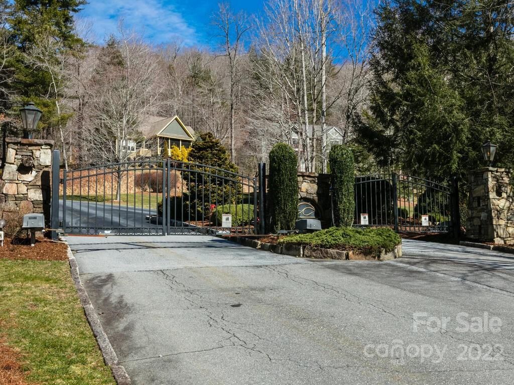 215 Crossvine Trail