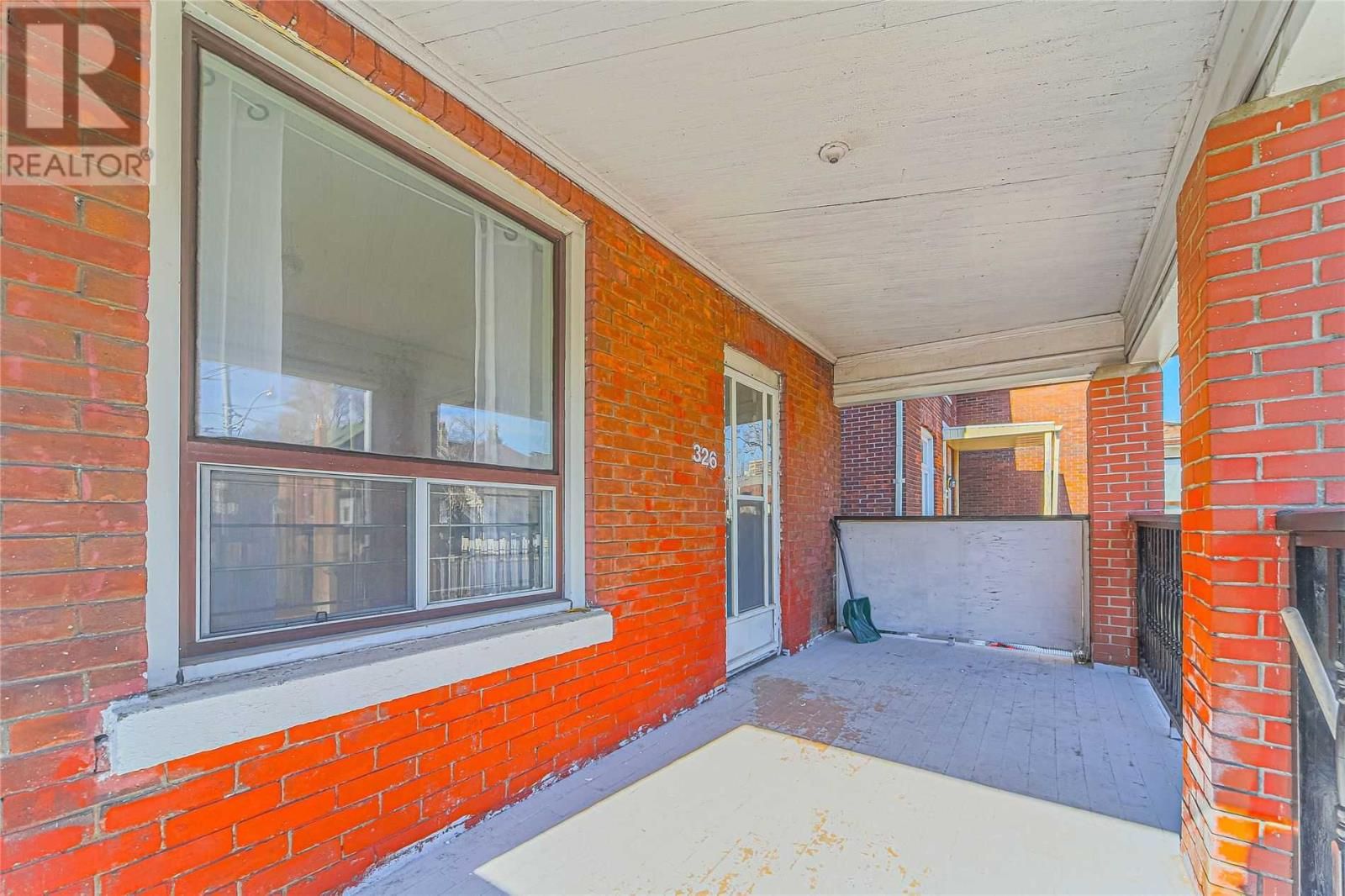 326 MAIN ST