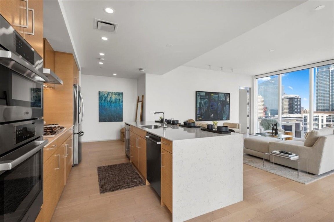 301 West Avenue