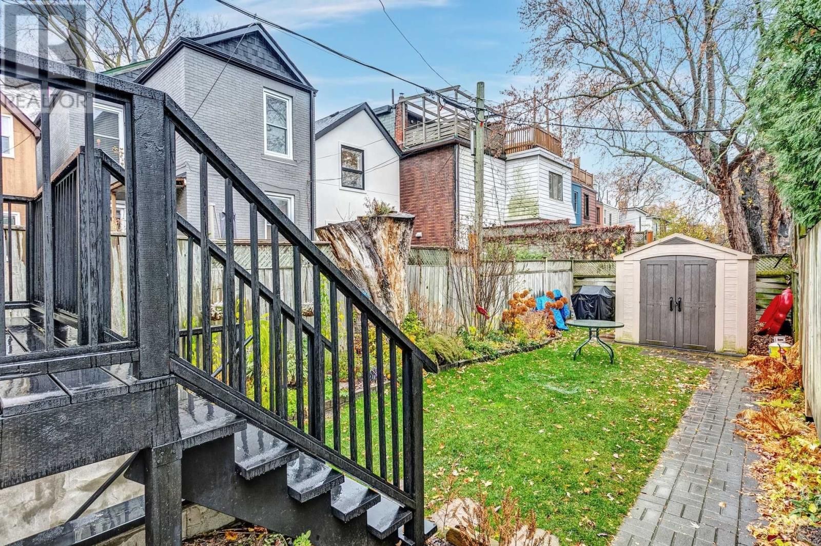25 SPROAT AVE
