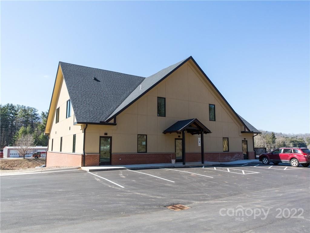 208 Charlotte Highway