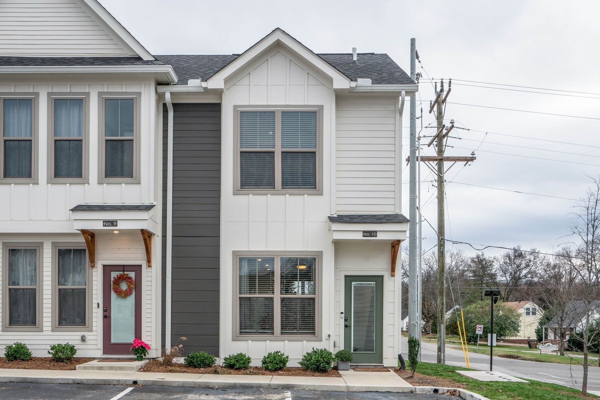 100 Thompson Ln