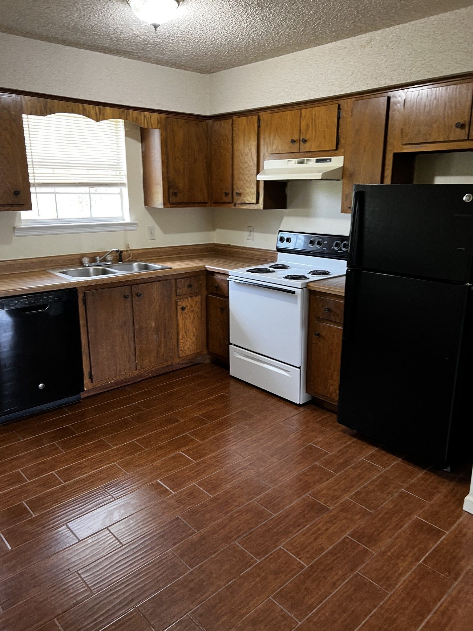 1402 Campbell Cir