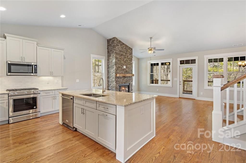 235 Hogans View Circle