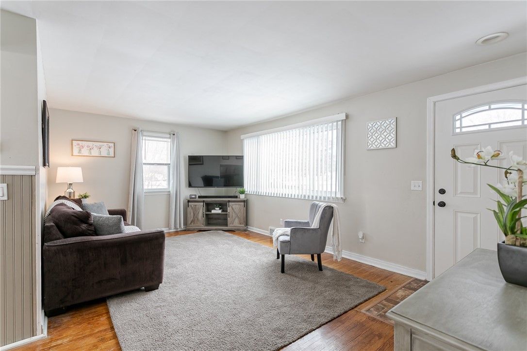 32 W Garden Drive