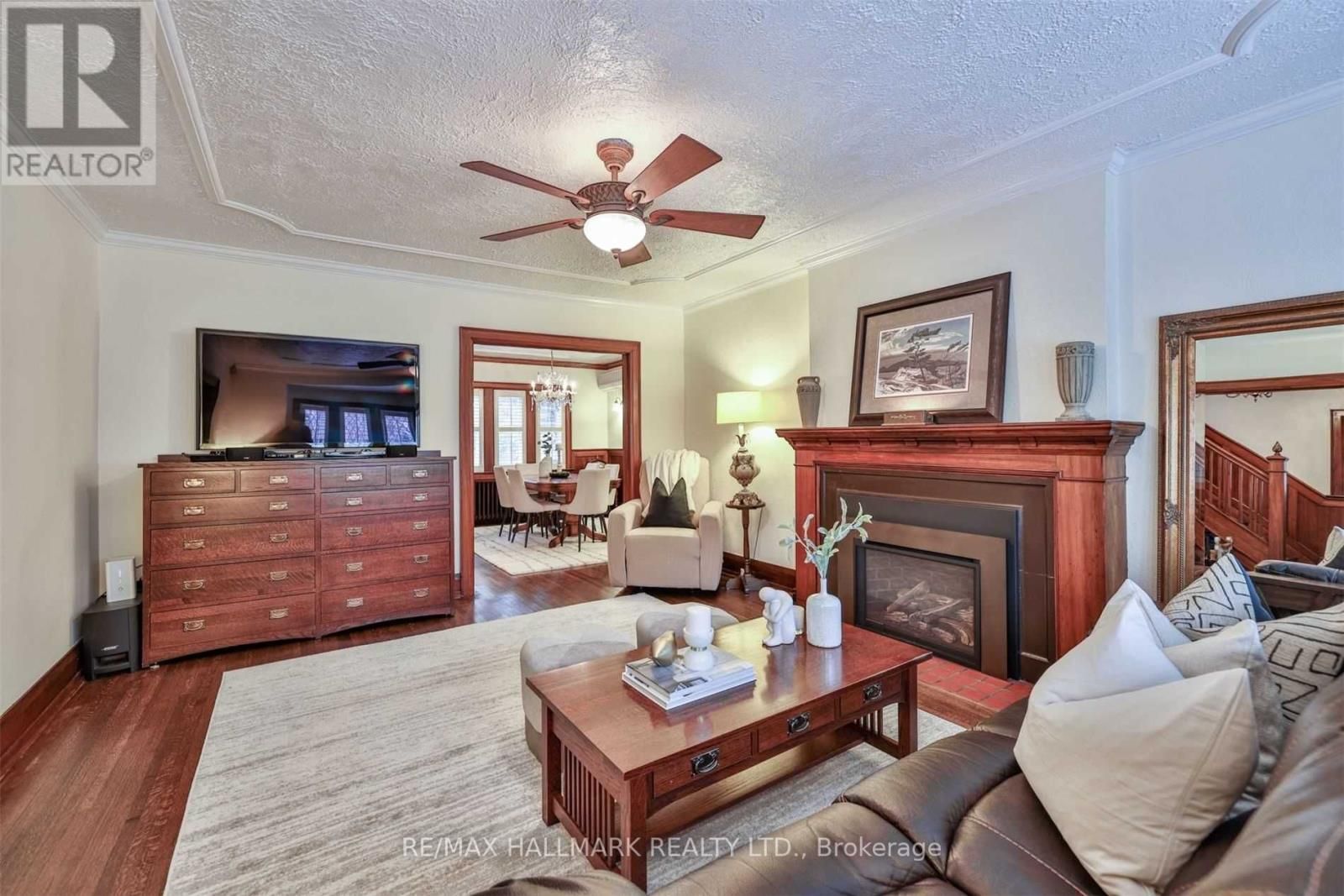 266 GLEN MANOR DR W