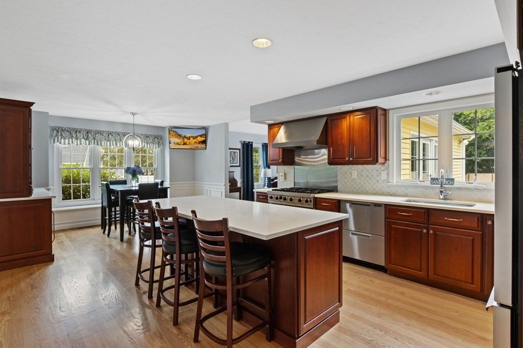 40 Gloria Dr