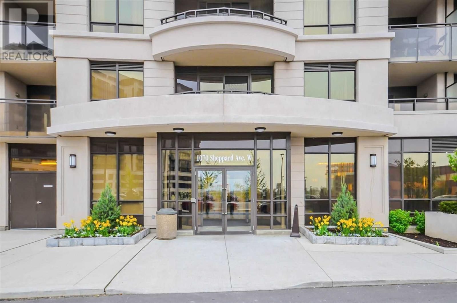 #518 -1070 SHEPPARD AVE W