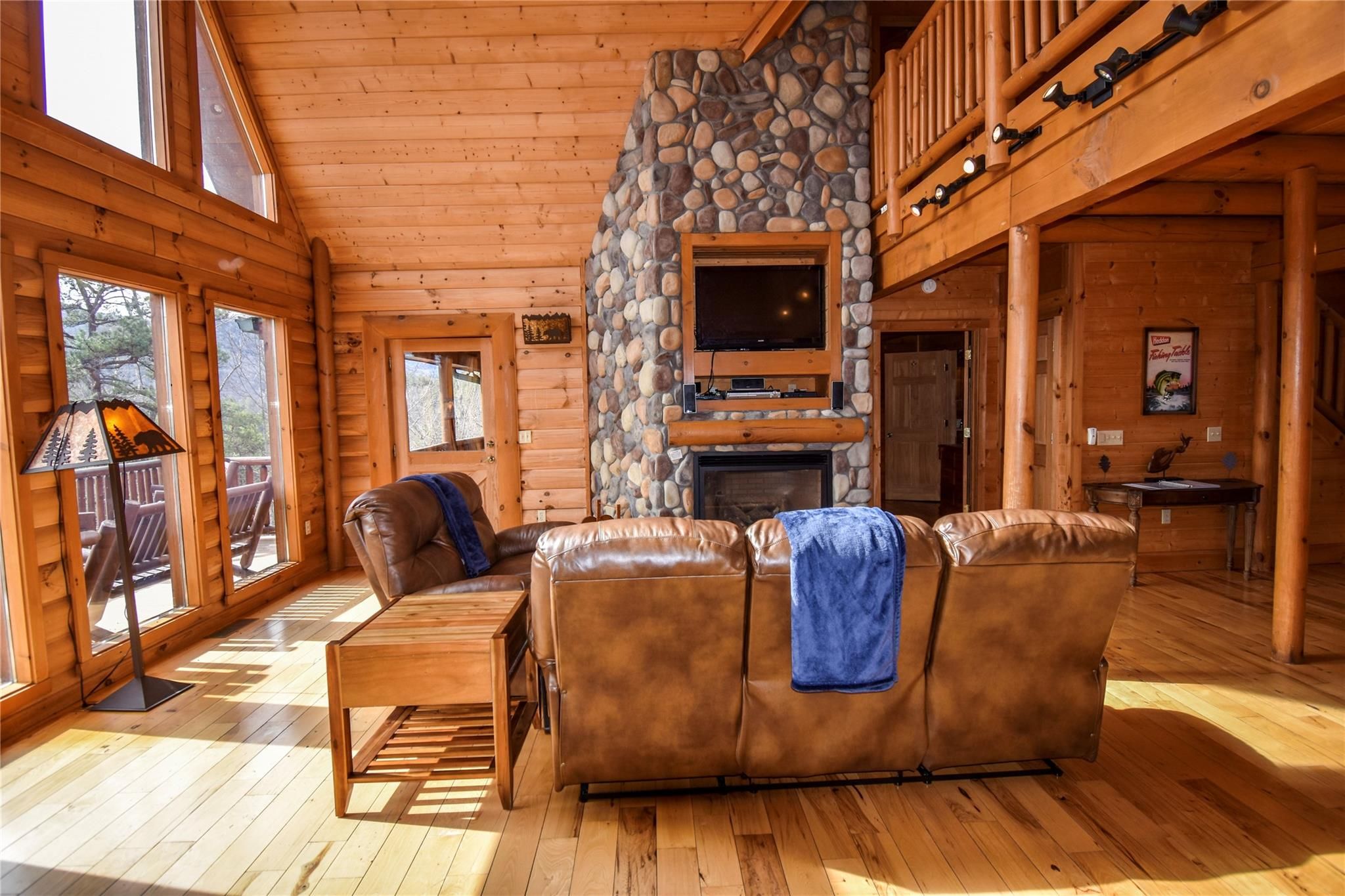385 Fontana Lakeside Drive