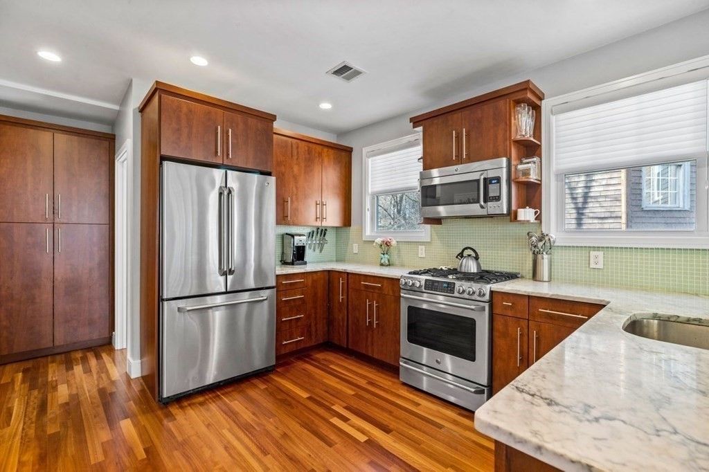 80 Summit Ave
