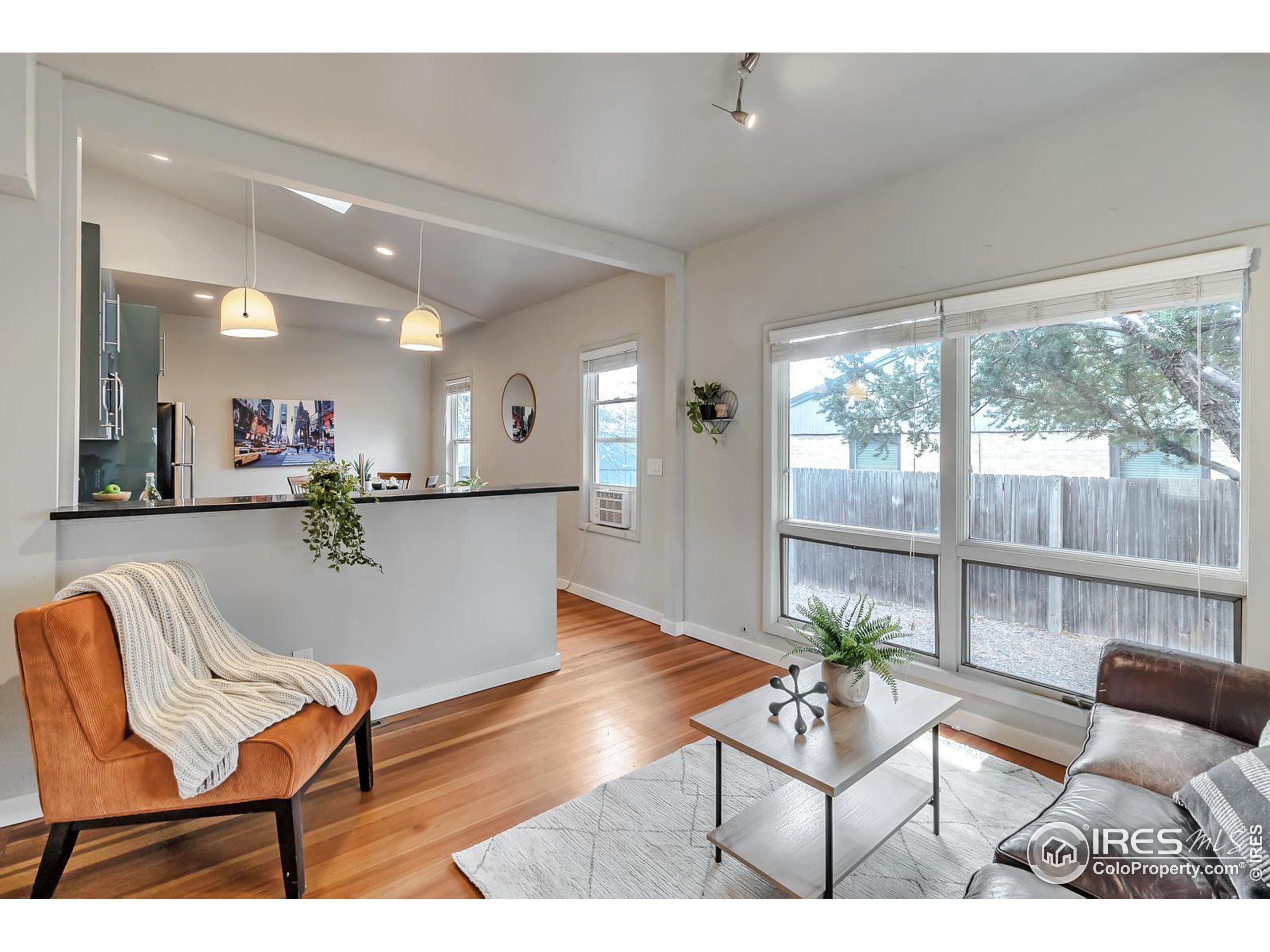 2269 Mariposa Ave