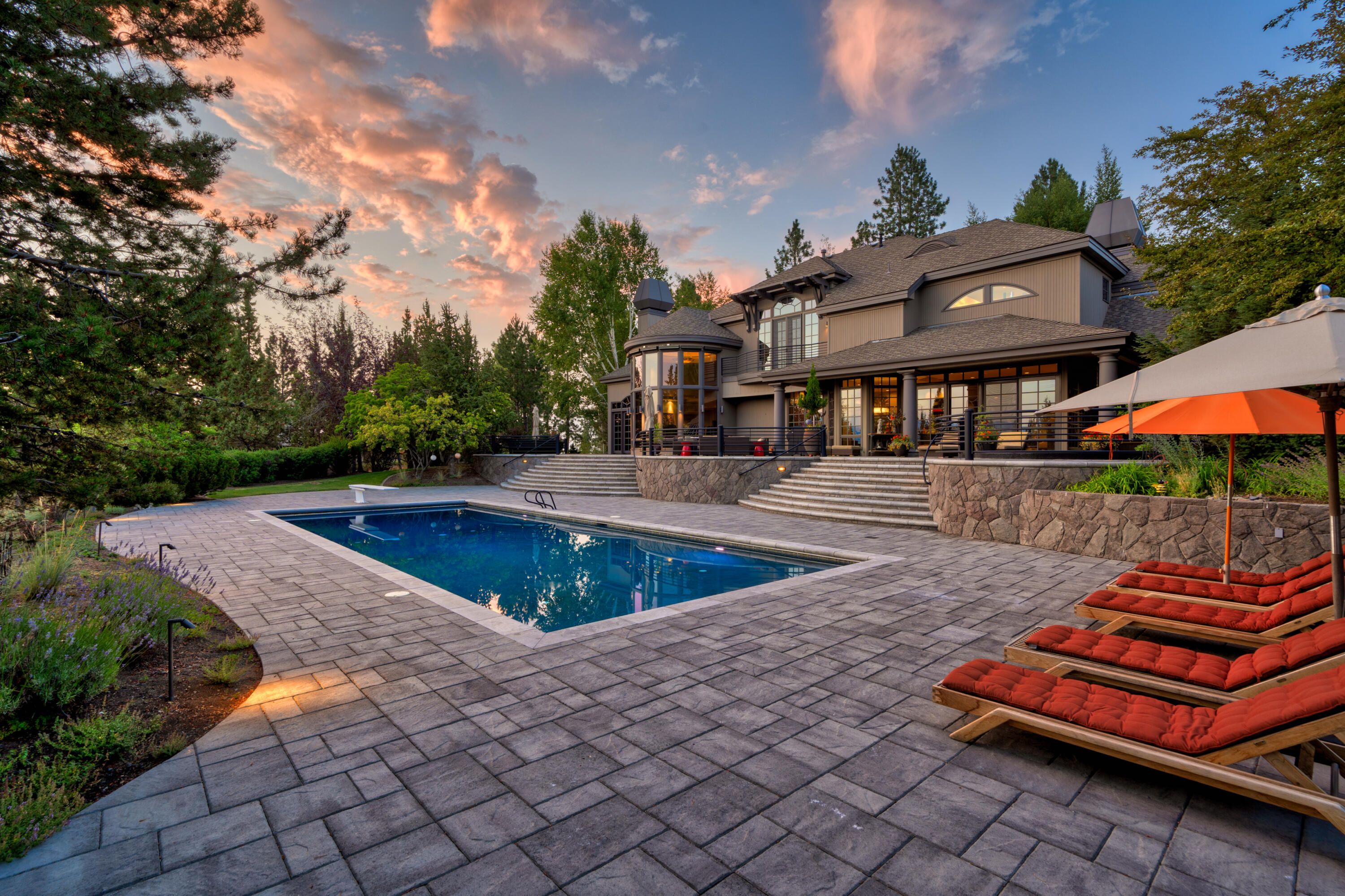 2718 NW Nightfall Circle