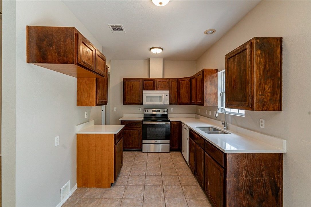 17108 Oak Cliff Circle