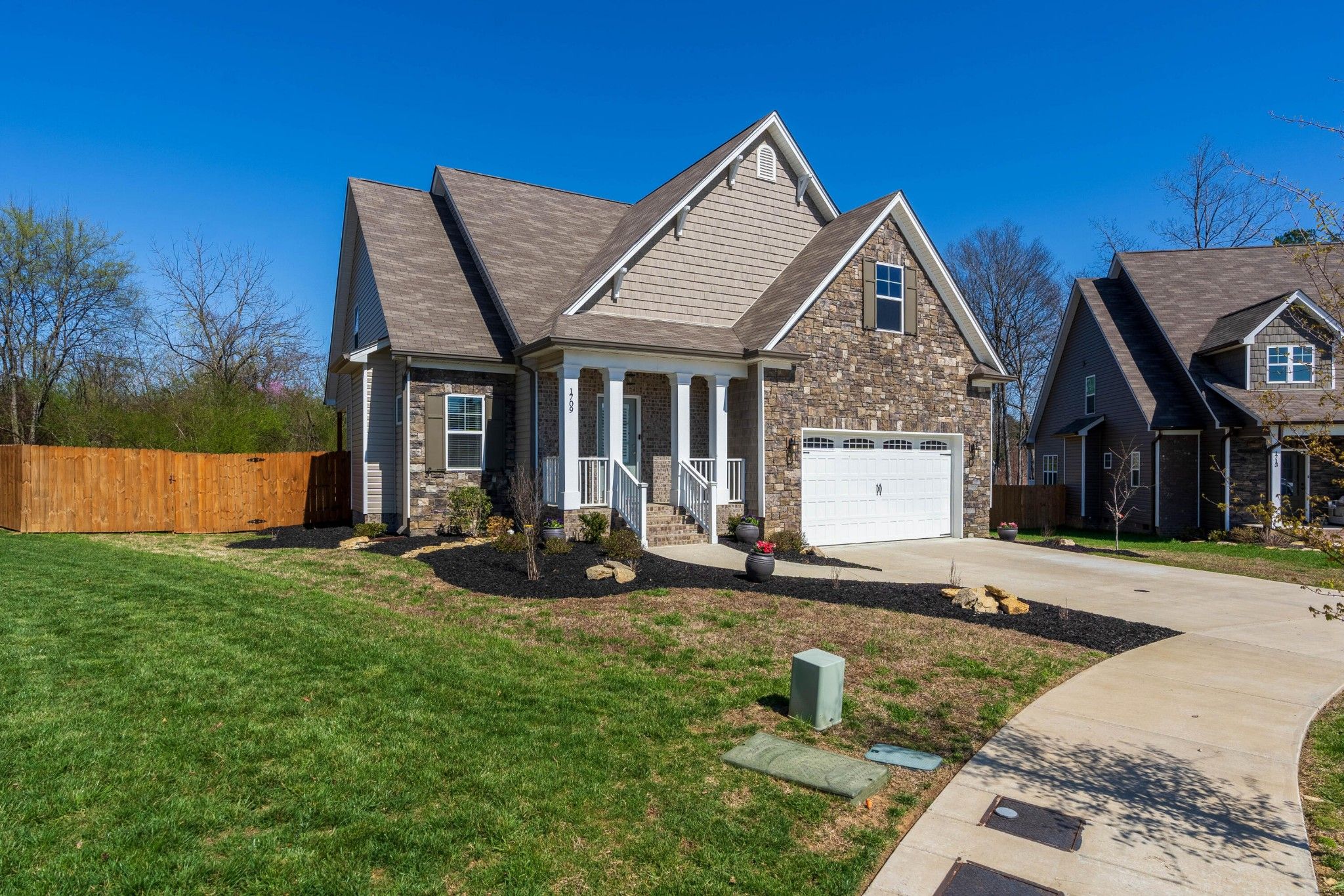 1709 Oakvale Dr