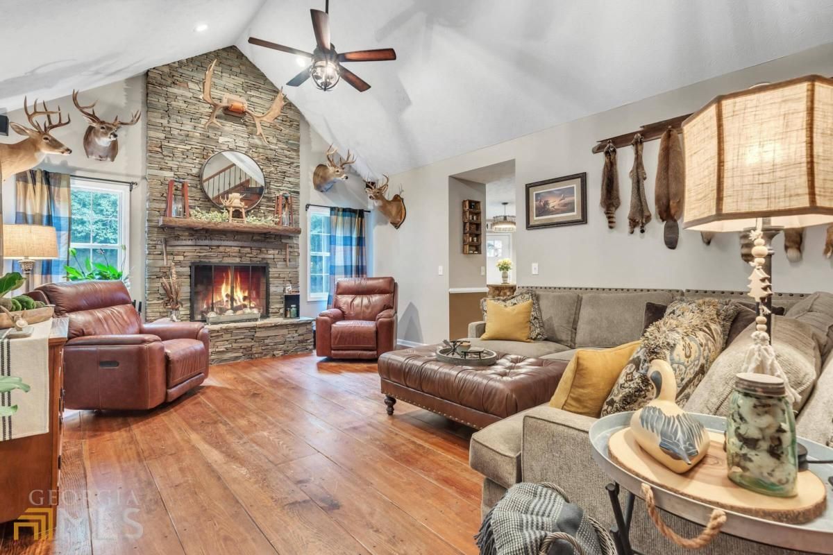 1020 Broughton Lane