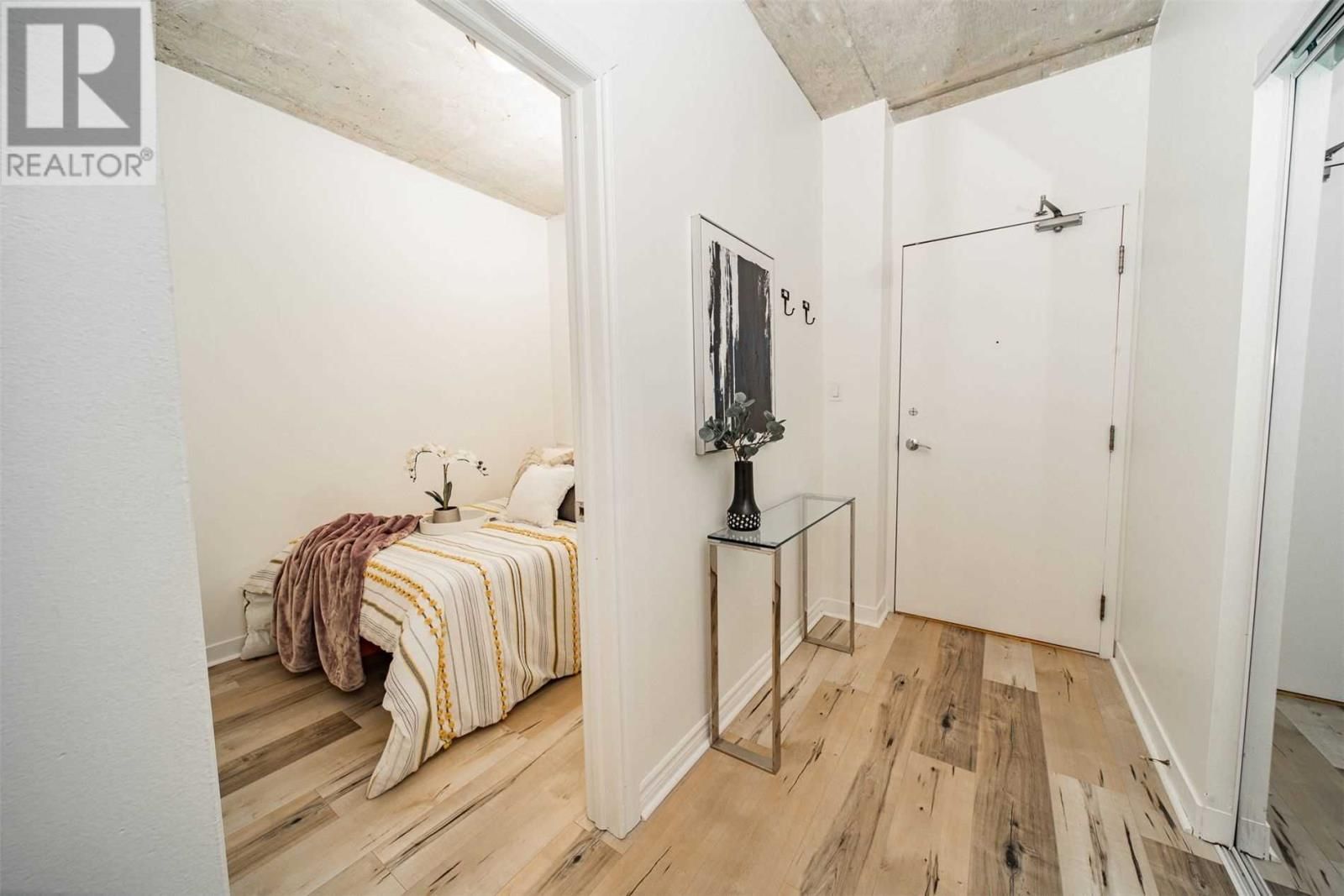 #209 -127 QUEEN ST E