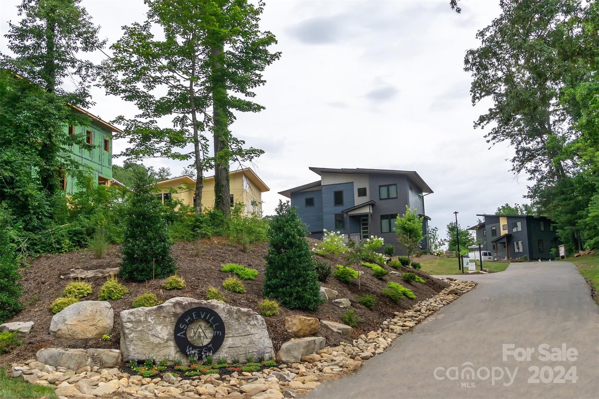 313 Iron Ridge Loop