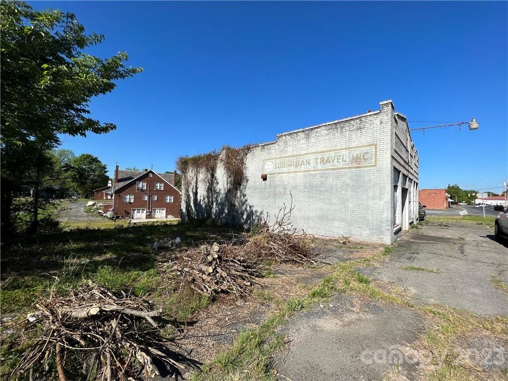 1213 Main Street