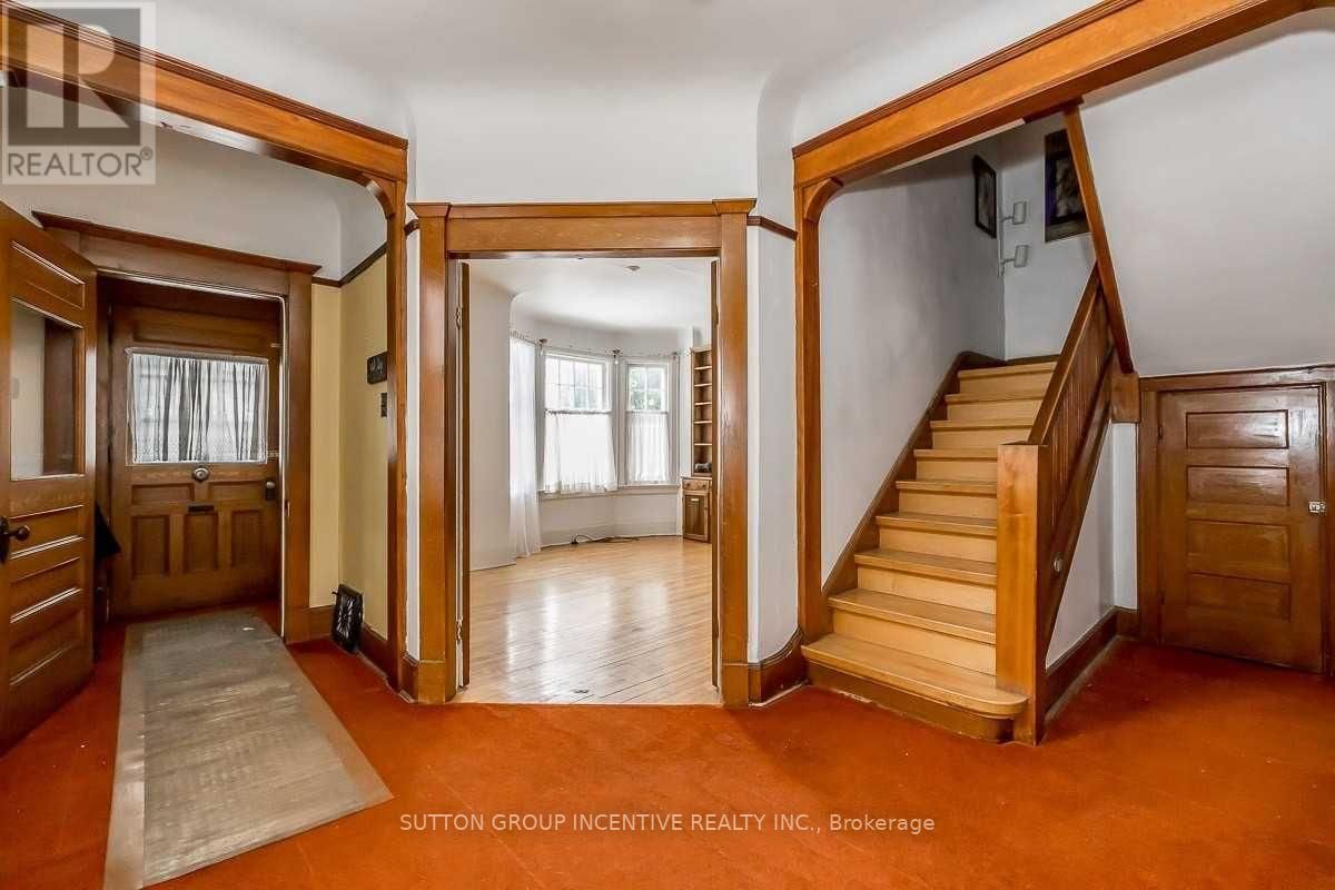 94 MARY ST