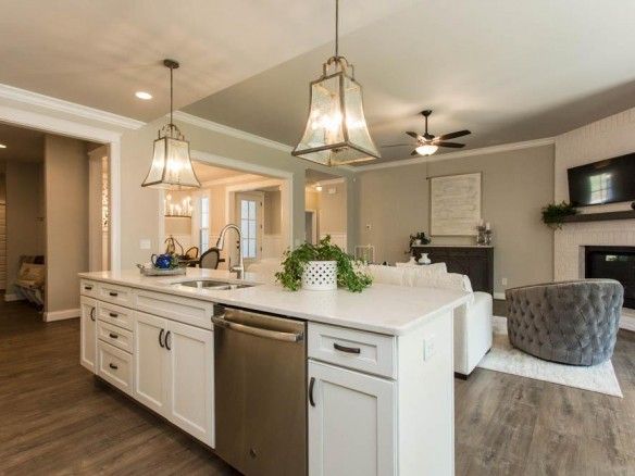 611 Lake Reserve Cv