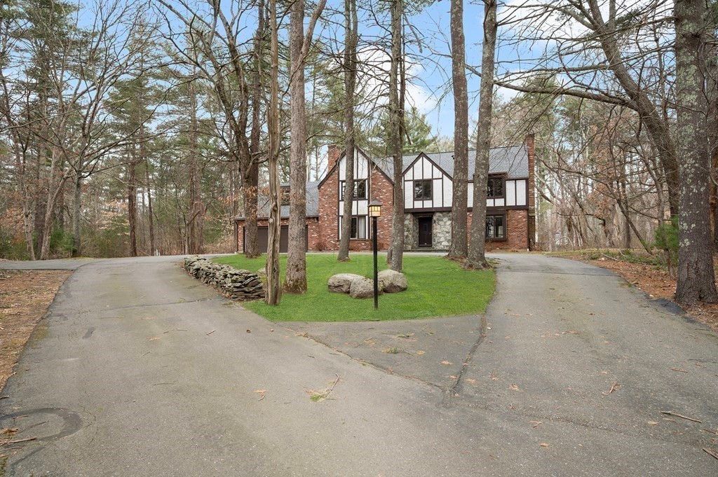 6 Running Stream Rd