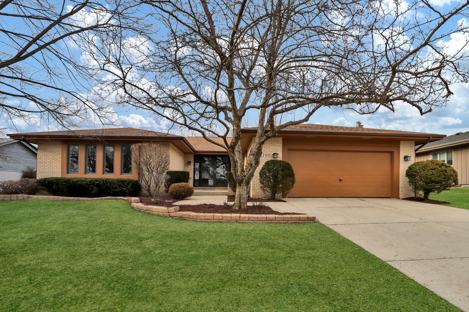 1198 Waltham Lane