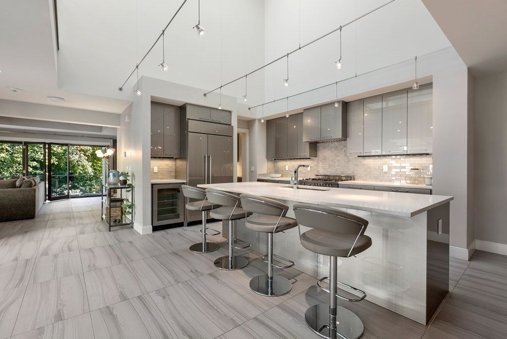 1192 Beacon