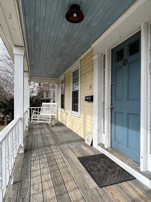 35 Main St