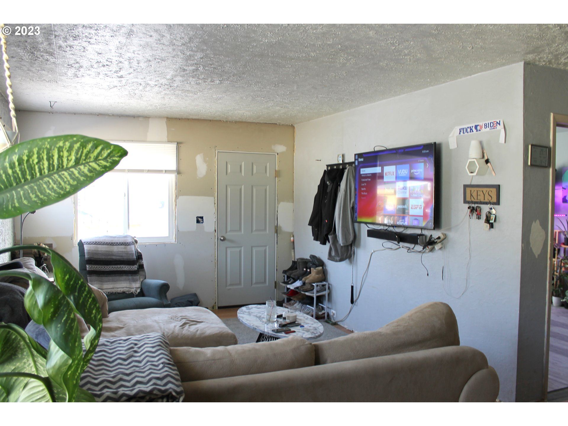 909 Elm St