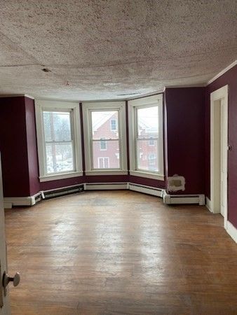 61 E Main St