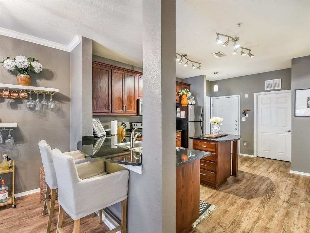 910 W 25th Street