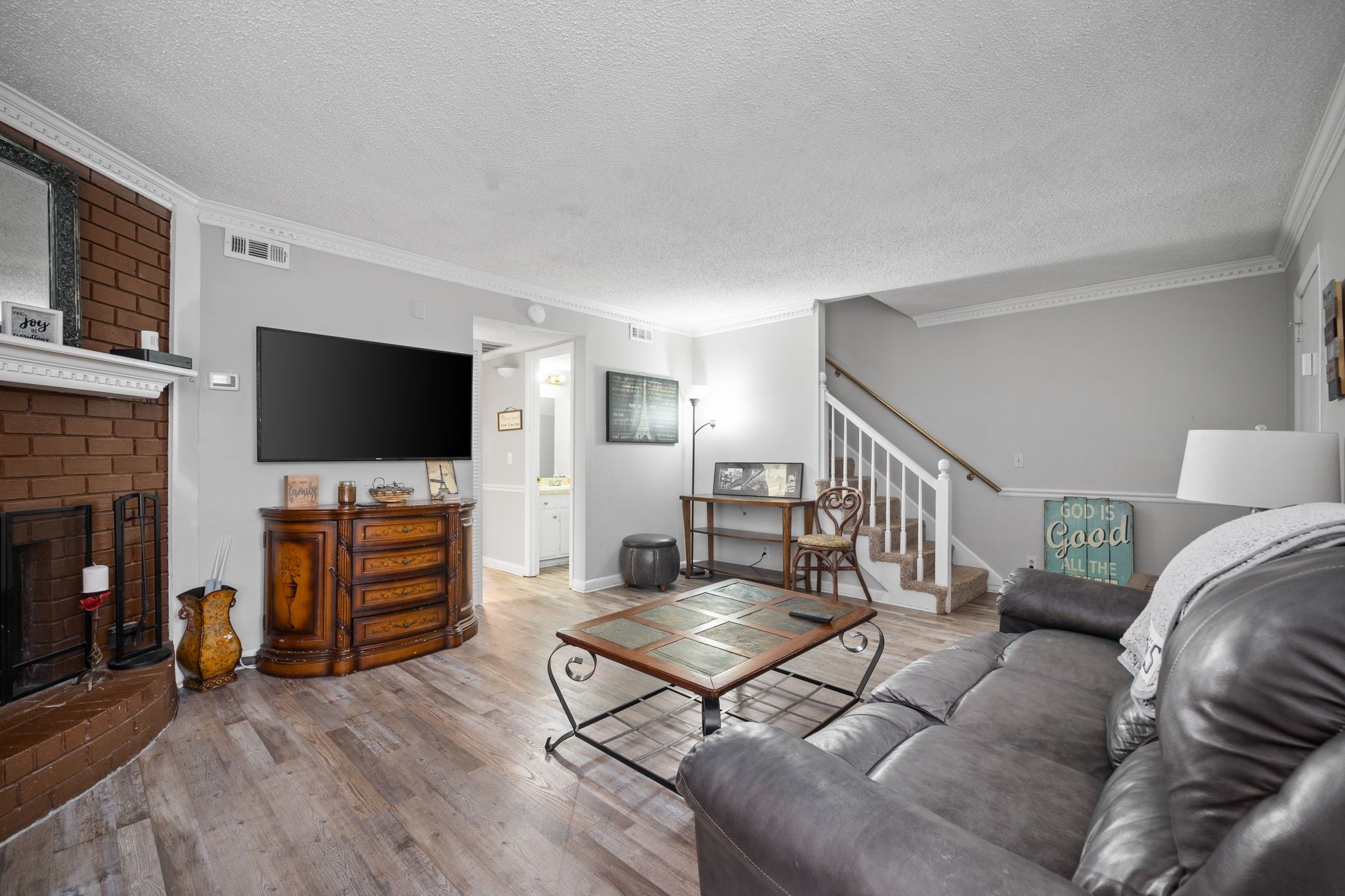 5600 Country Dr