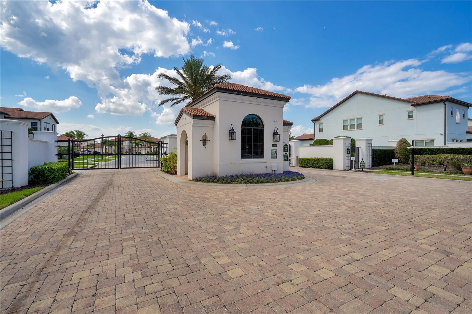 10487 Royal Cypress Way