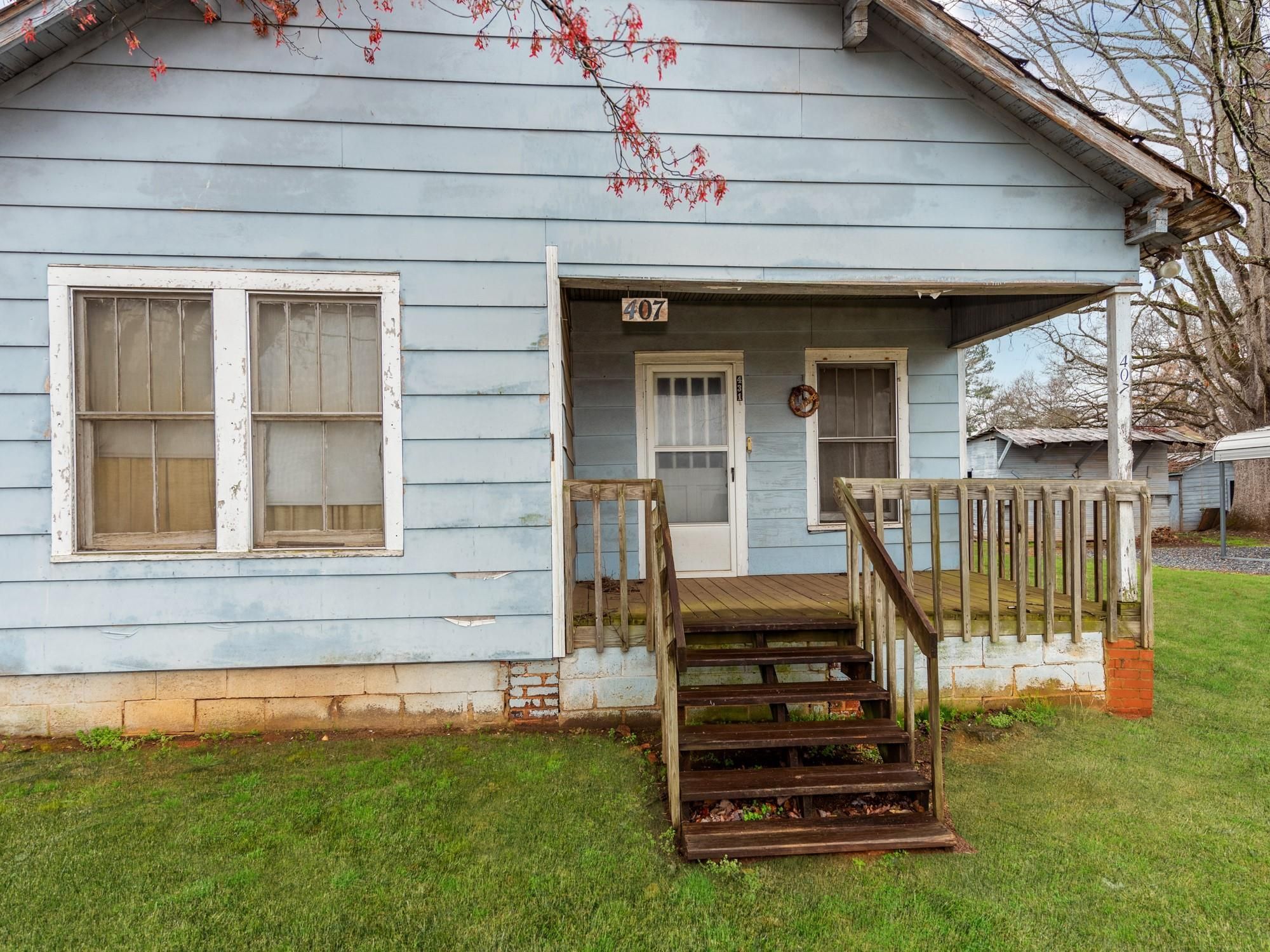 407 Railroad Avenue