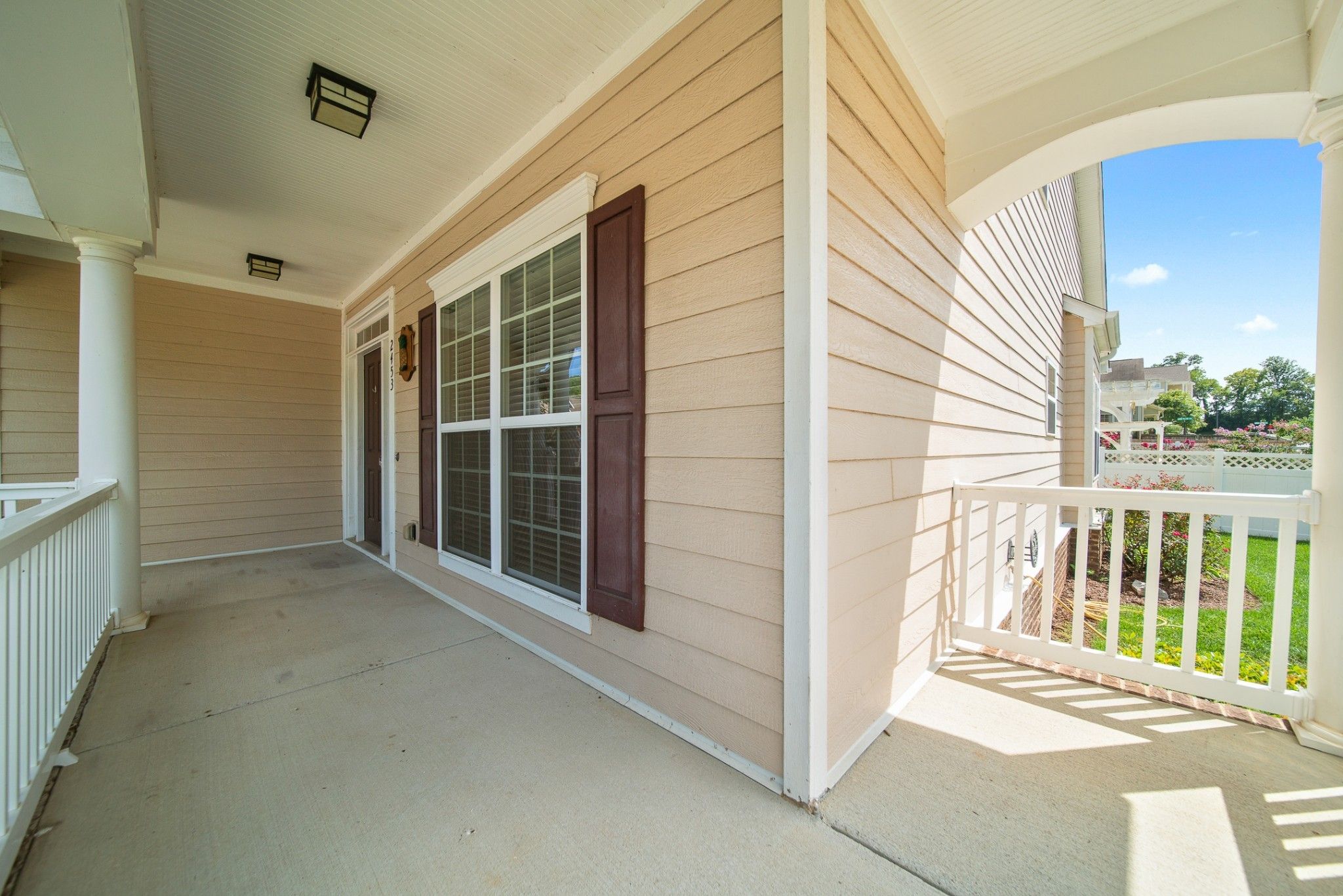 2453 Duxbury Dr