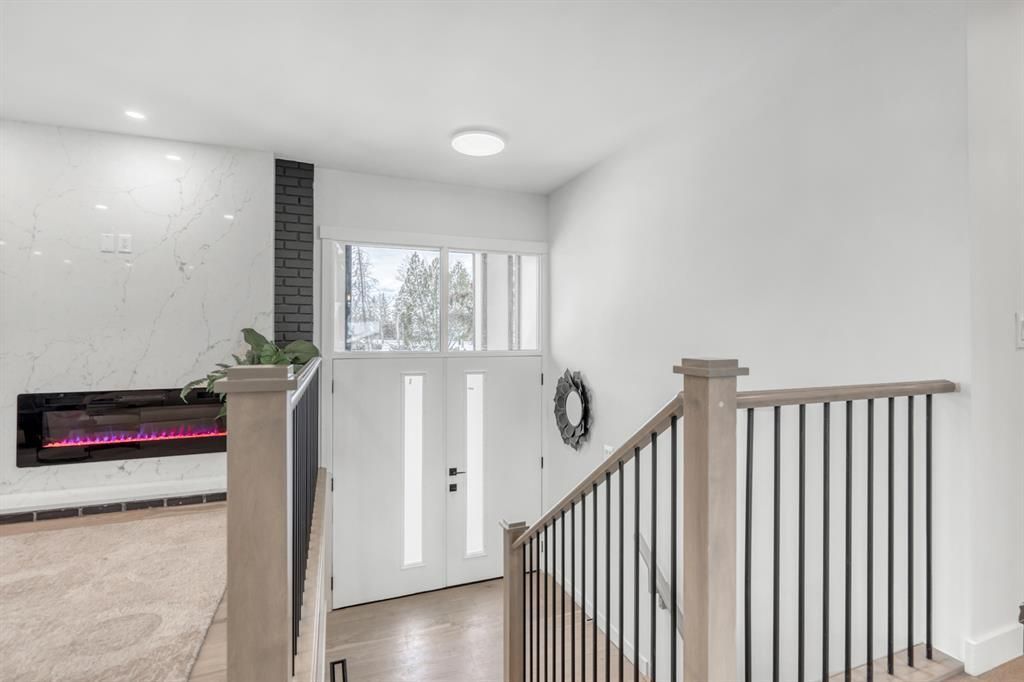 415 Lake Topaz Crescent