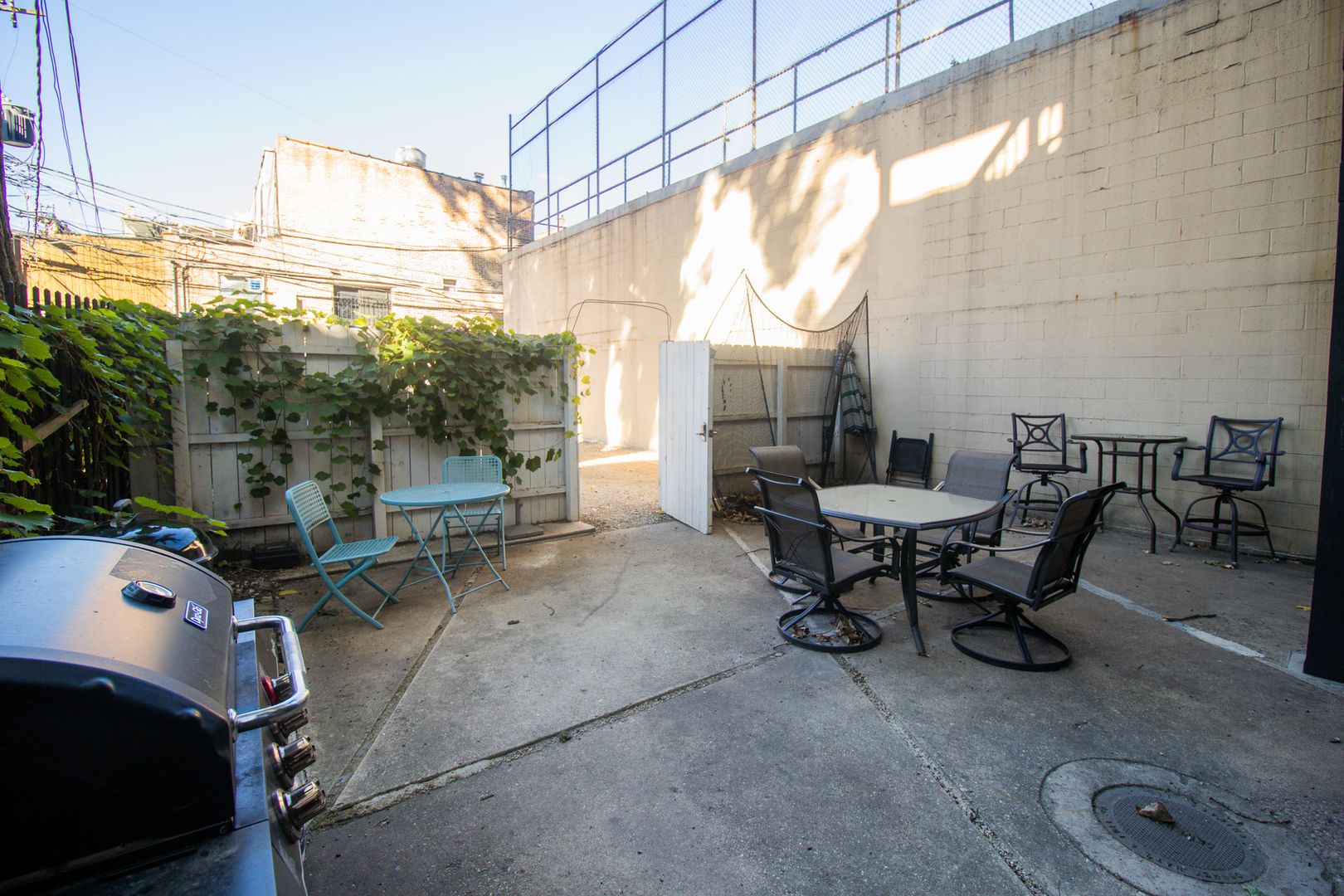 1528 N La Salle Drive