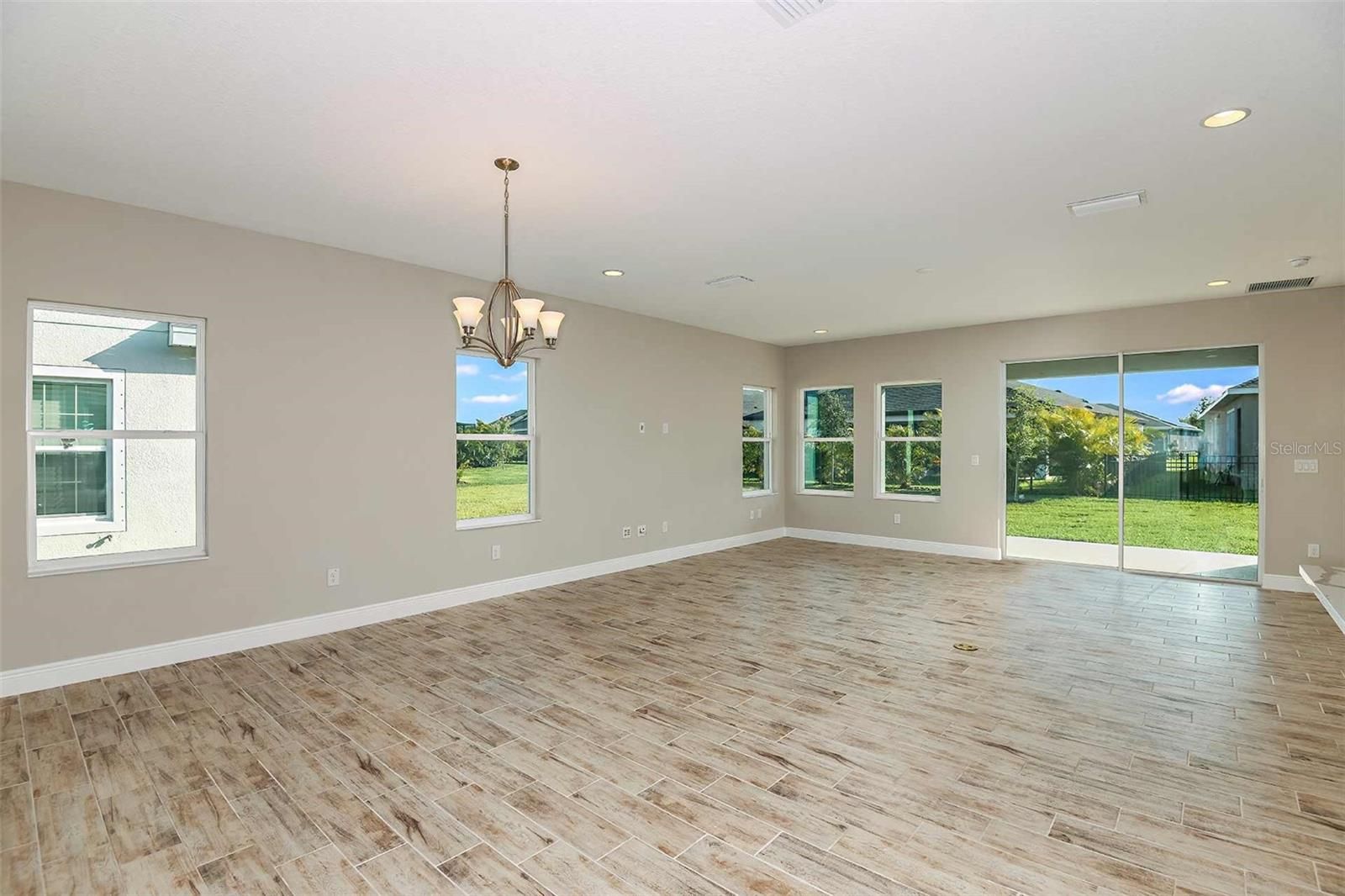 6350 Roadstead Court
