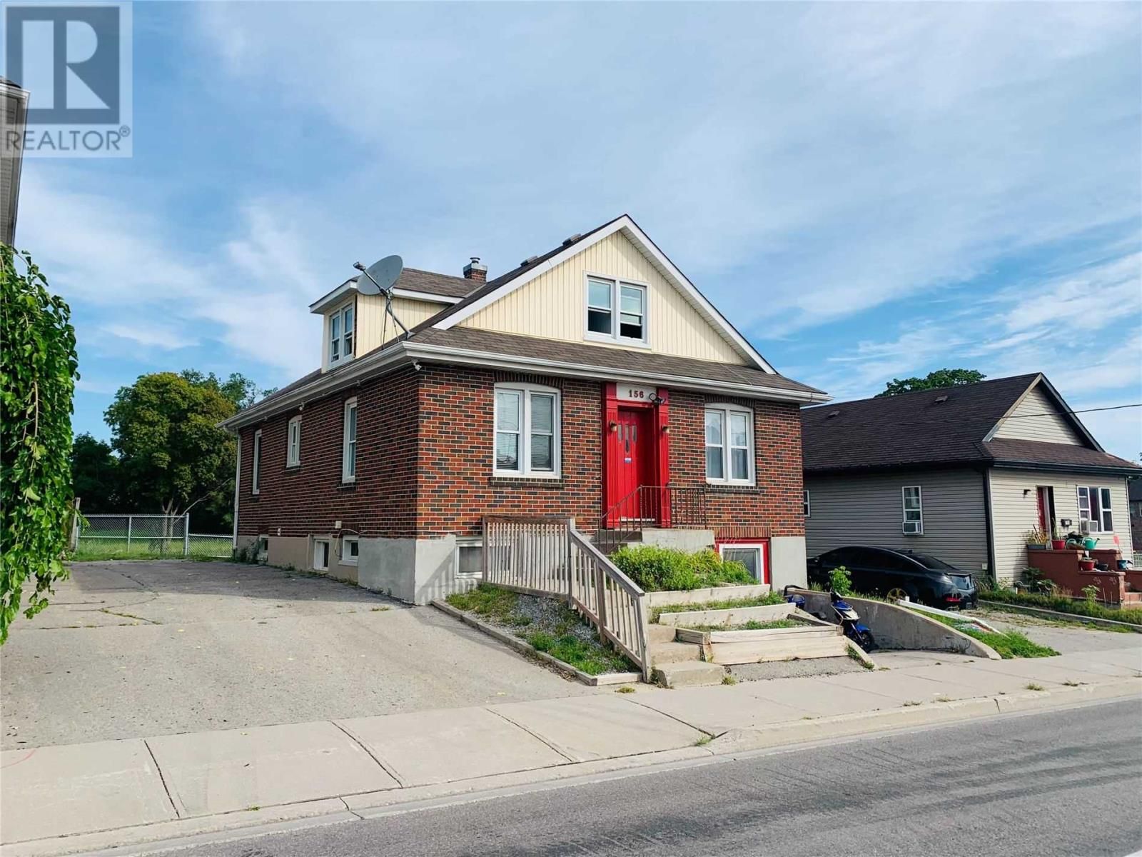156 DUNLOP ST W