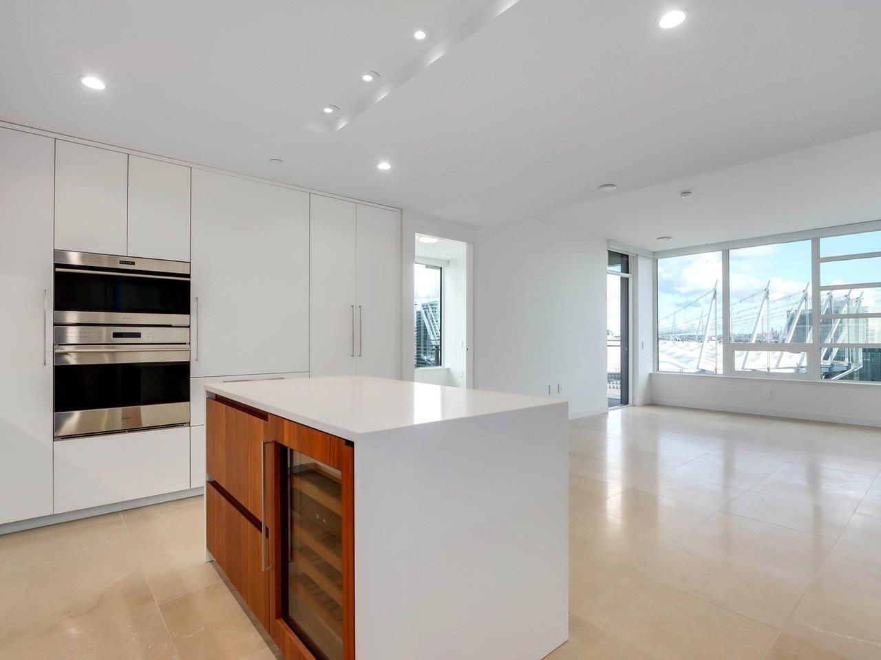 1802 885 CAMBIE STREET