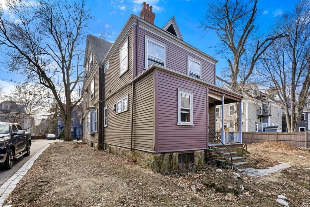 212 Aspinwall Ave