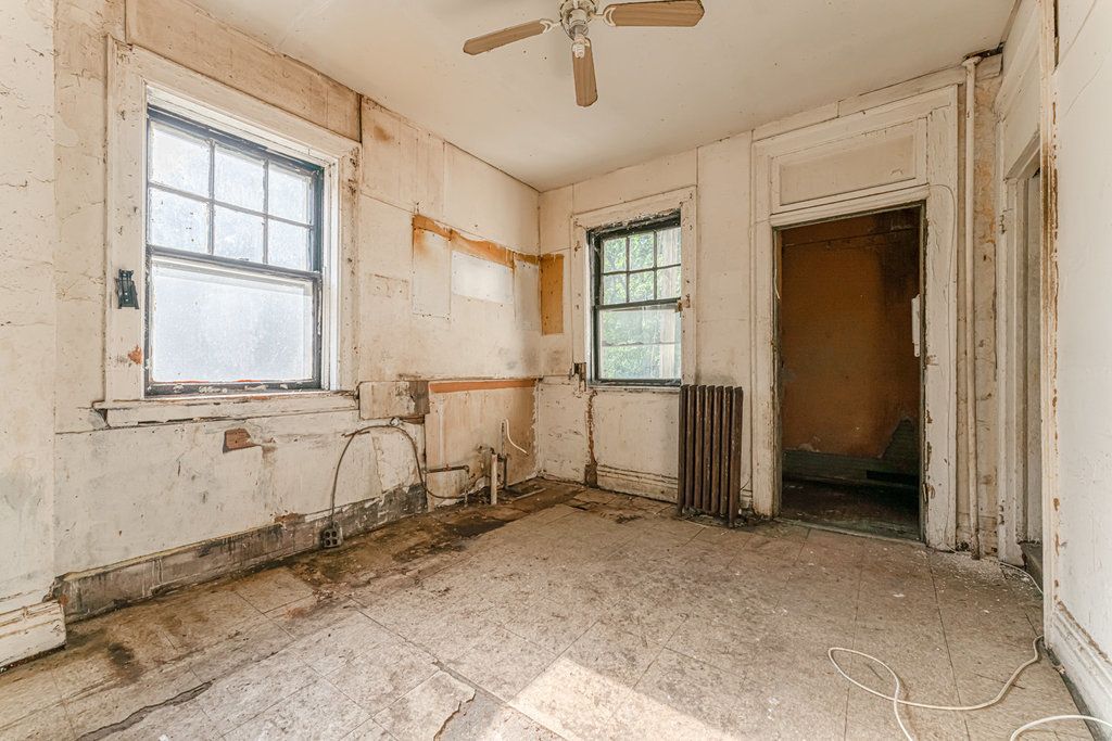 1023 E 45th Street
