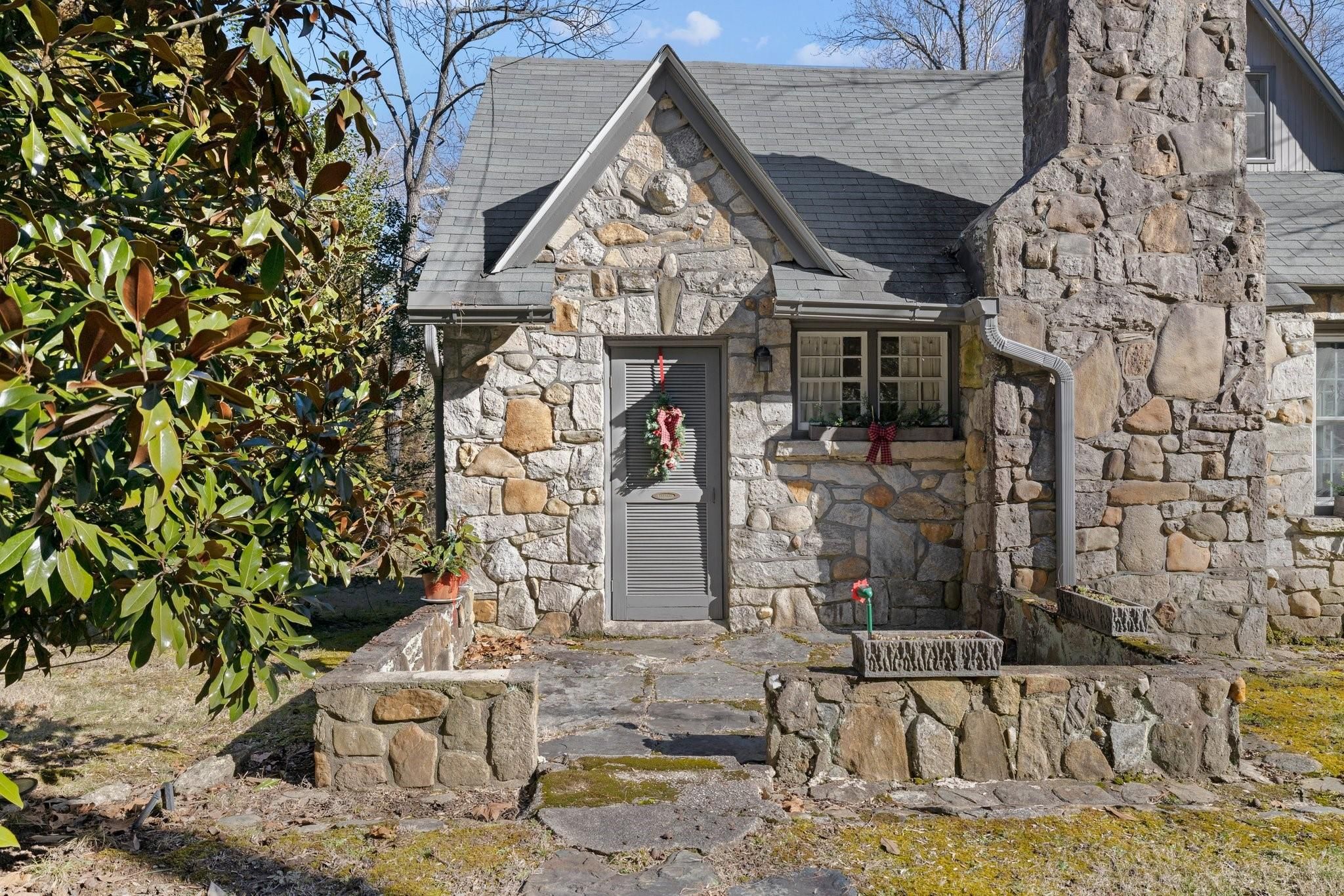2612 Greenville Highway