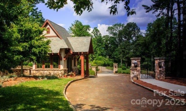 39 Vincennes Court